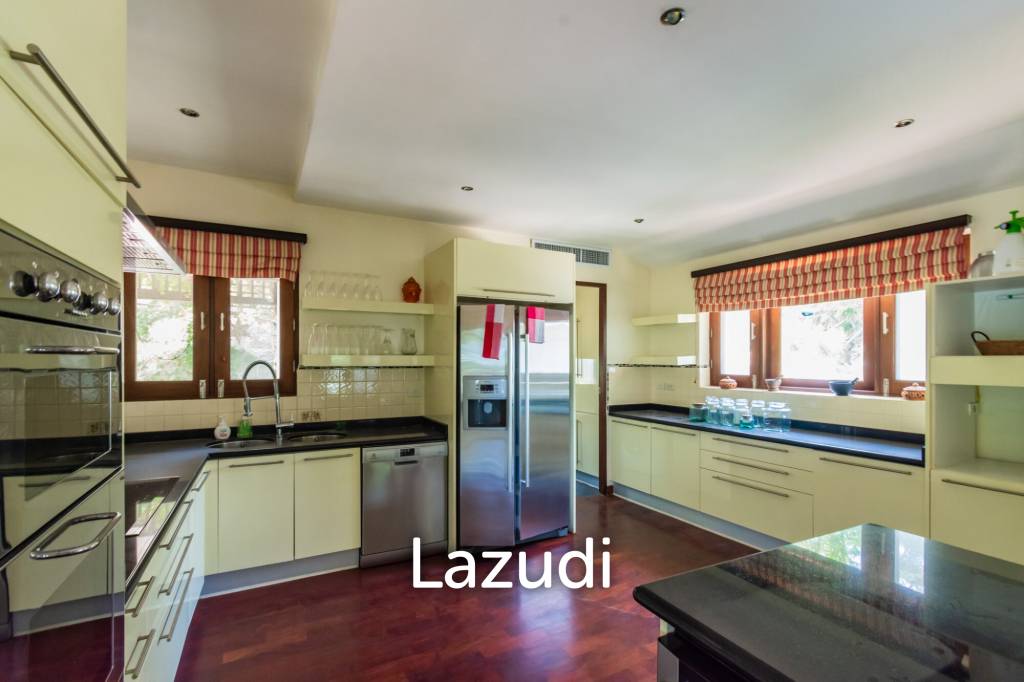 1,000 Sqm 3 Bed 4 Bath Villa For Sale