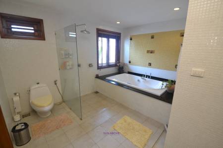 Spacious Pool Villa For Sale off Sai Yuan Nai Harn - Rawai