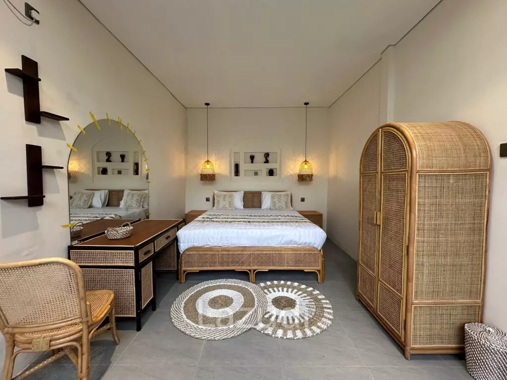 CONTEMPORARY VILLA IN VIBRANT CANGGU: A FUSION OF STYLE AND CONVENIENCE
