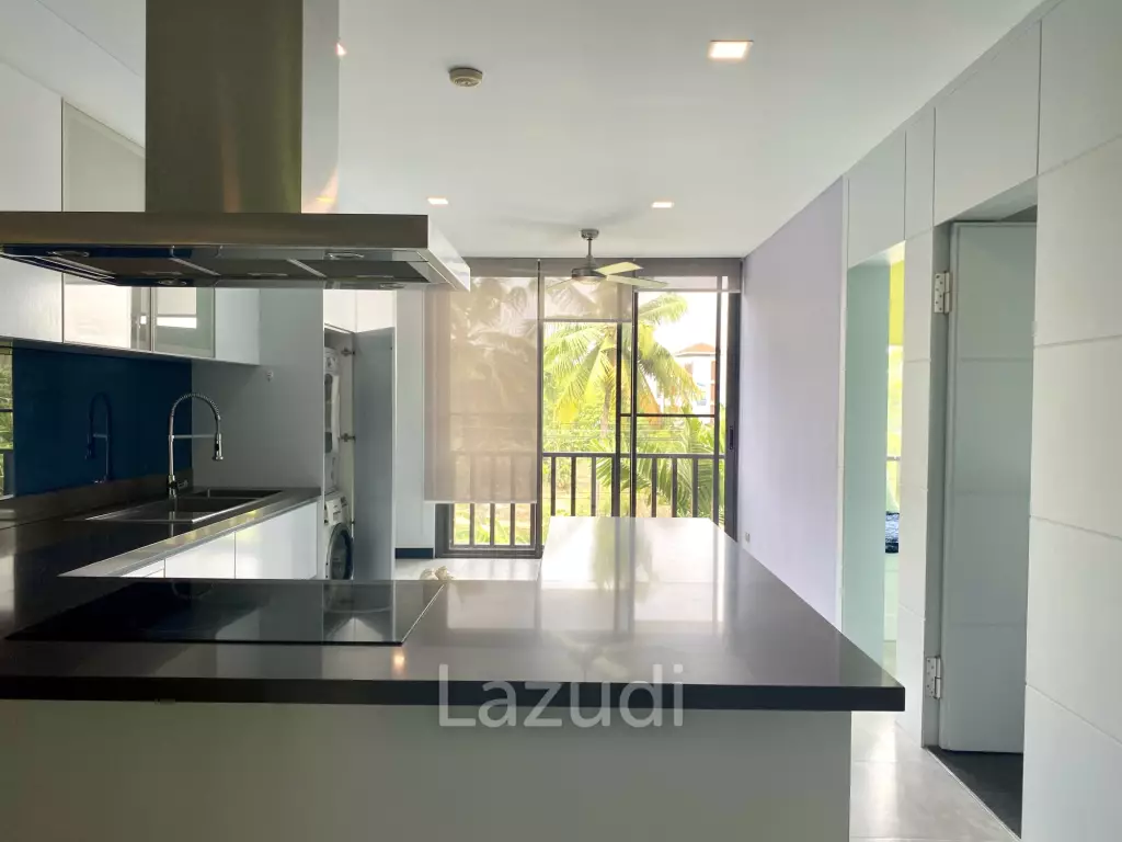 HOLIDAY RENTAL : 2 BEDROOM MODERN APARTMENT