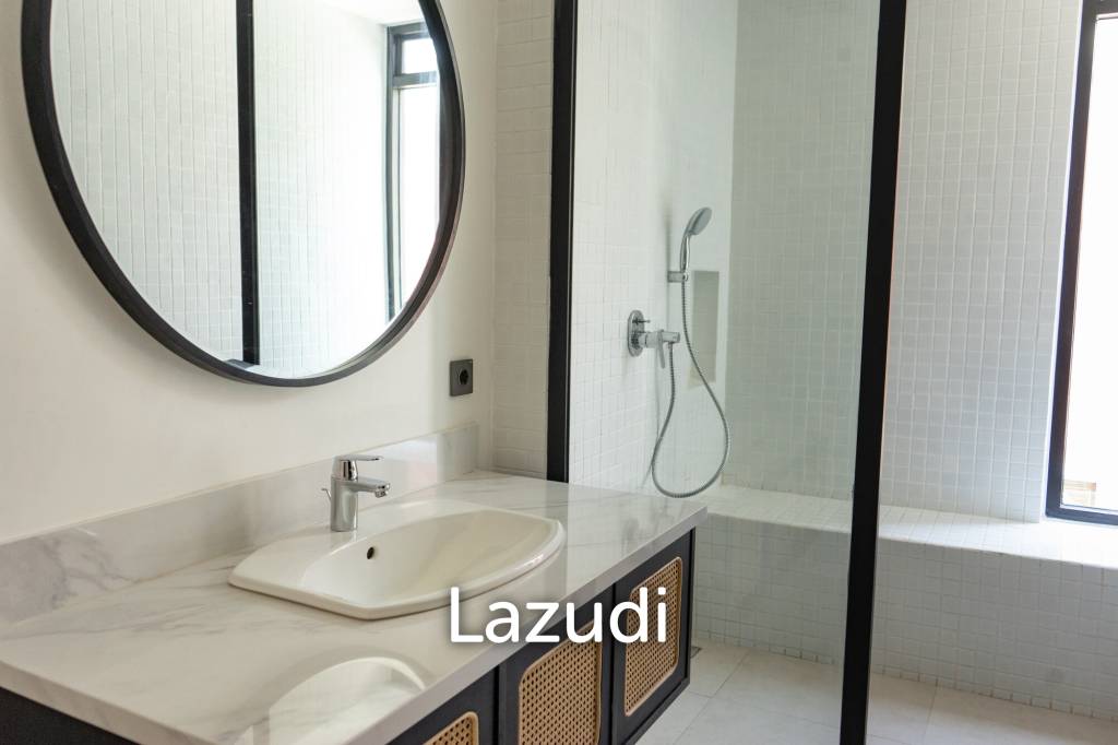 ELEGANT FREEHOLD VILLA IN PERERENAN ON 5 ARE LAND