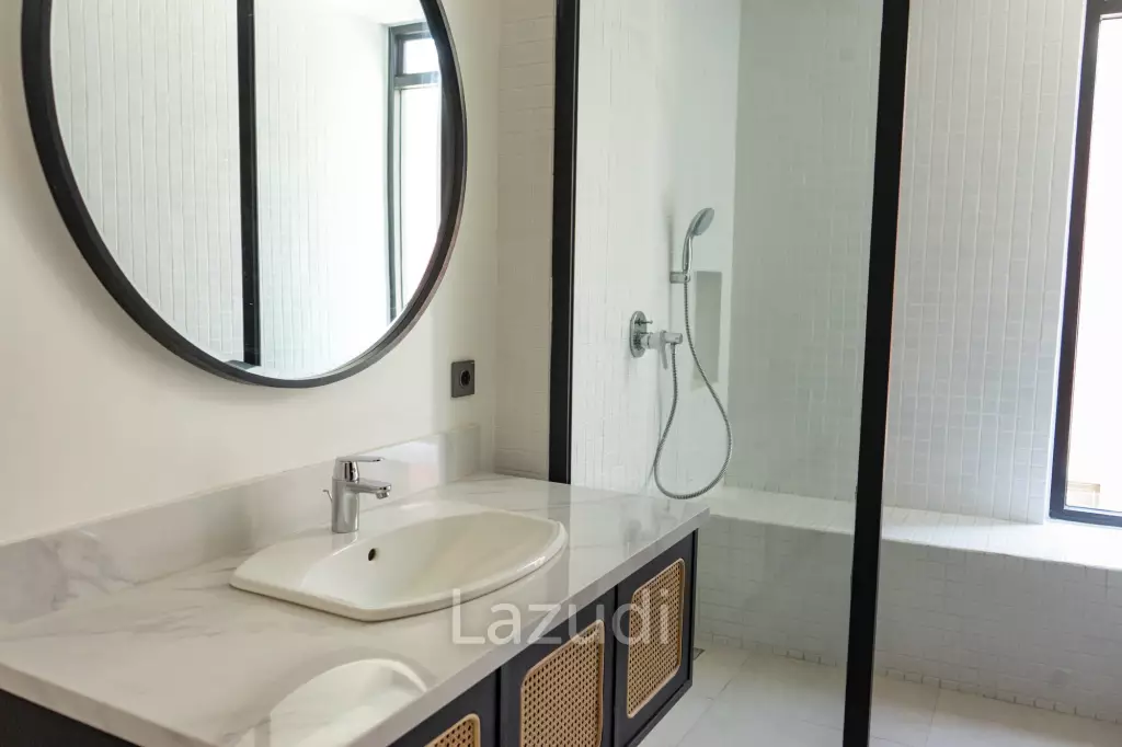 ELEGANT FREEHOLD VILLA IN PERERENAN ON 5 ARE LAND