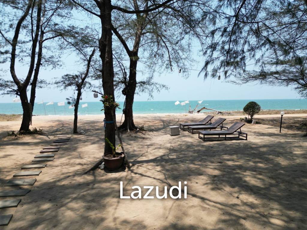 22 Rai land with Stunning 2 Pool Villas  at Sang-Arun Beach, Thap sakae