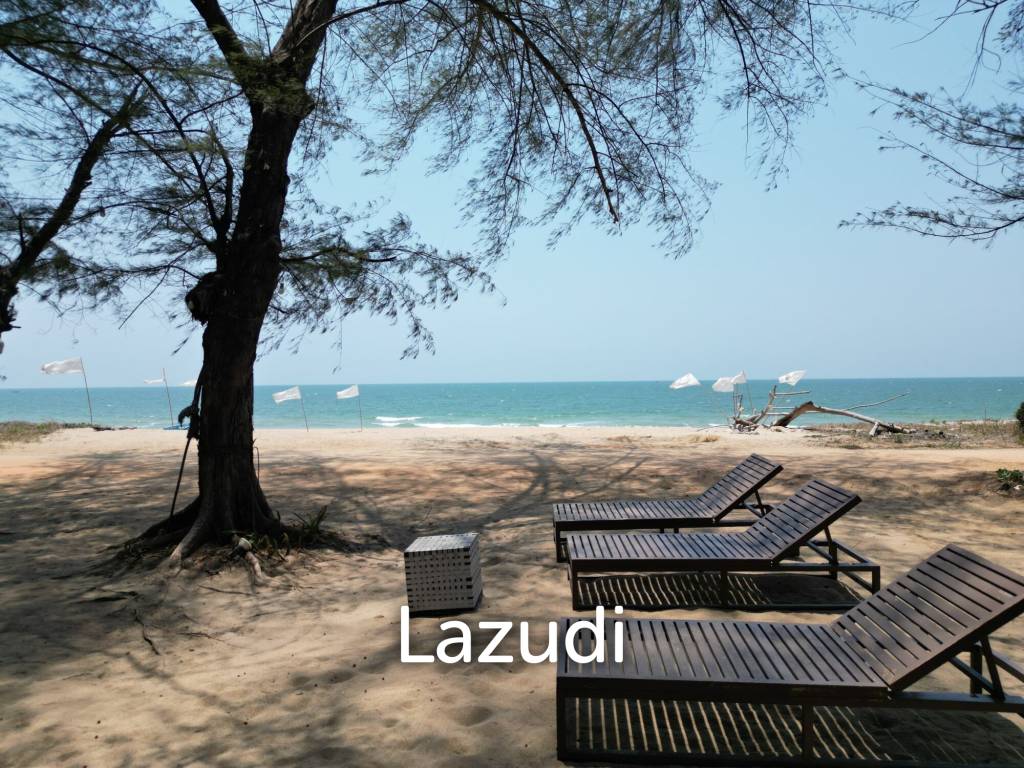 22 Rai land with Stunning 2 Pool Villas  at Sang-Arun Beach, Thap sakae