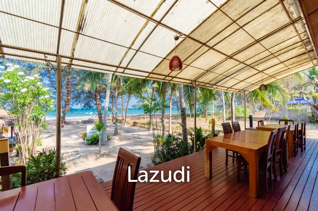 22 Rai land with Stunning 2 Pool Villas  at Sang-Arun Beach, Thap sakae