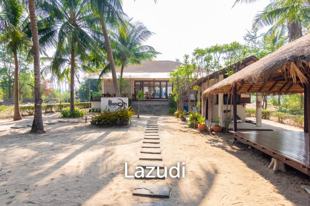 22 Rai land with Stunning 2 Pool Villas  at Sang-Arun Beach, Thap sakae