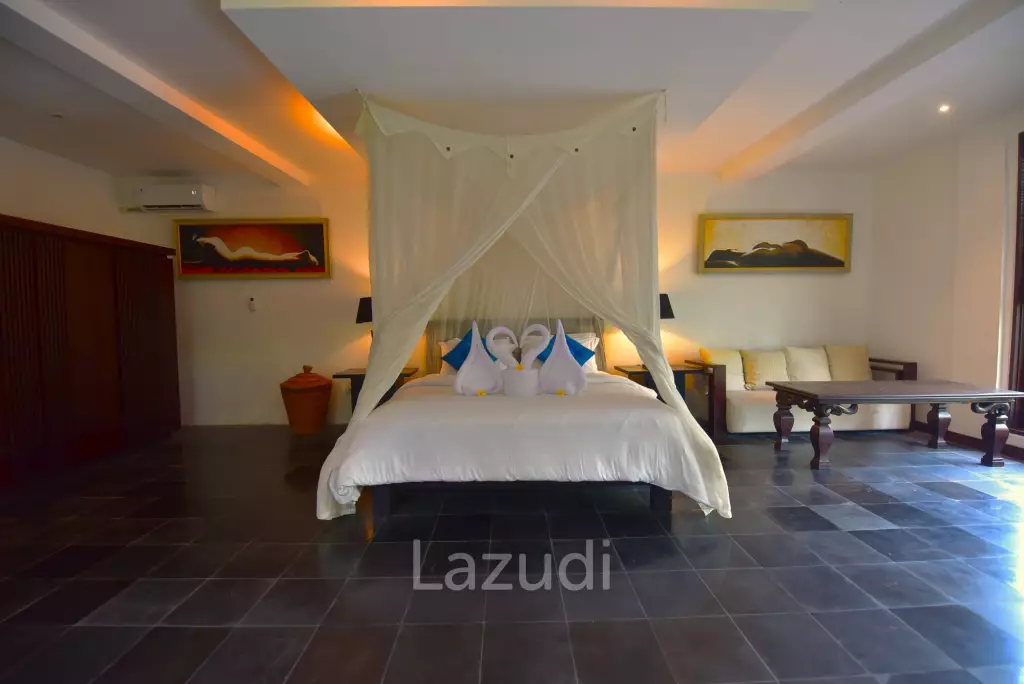 EXPANSIVE LUXURY LIVING: A HAVEN WITH JUNGLE AND RIVER VISTAS