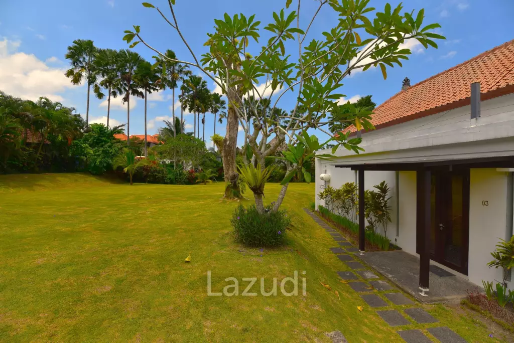 EXPANSIVE LUXURY LIVING: A HAVEN WITH JUNGLE AND RIVER VISTAS