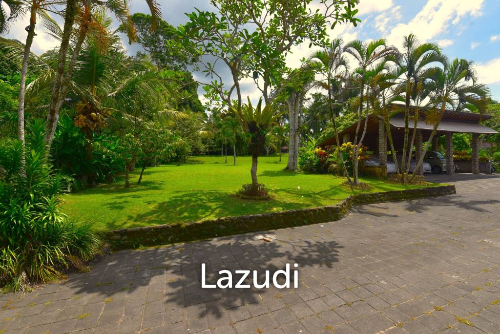 EXPANSIVE LUXURY LIVING: A HAVEN WITH JUNGLE AND RIVER VISTAS