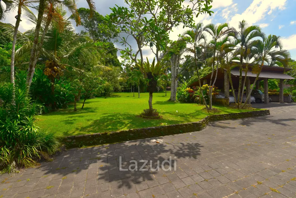 EXPANSIVE LUXURY LIVING: A HAVEN WITH JUNGLE AND RIVER VISTAS