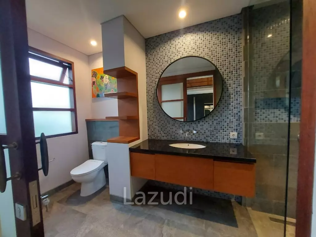MODERN TROPICAL VILLA IN SEMINYAK: A BLEND OF COMFORT AND CONVENIENCE