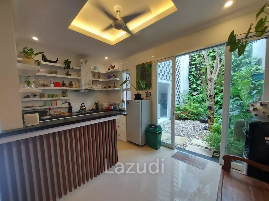 MODERN TROPICAL VILLA IN SEMINYAK: A BLEND OF COMFORT AND CONVENIENCE