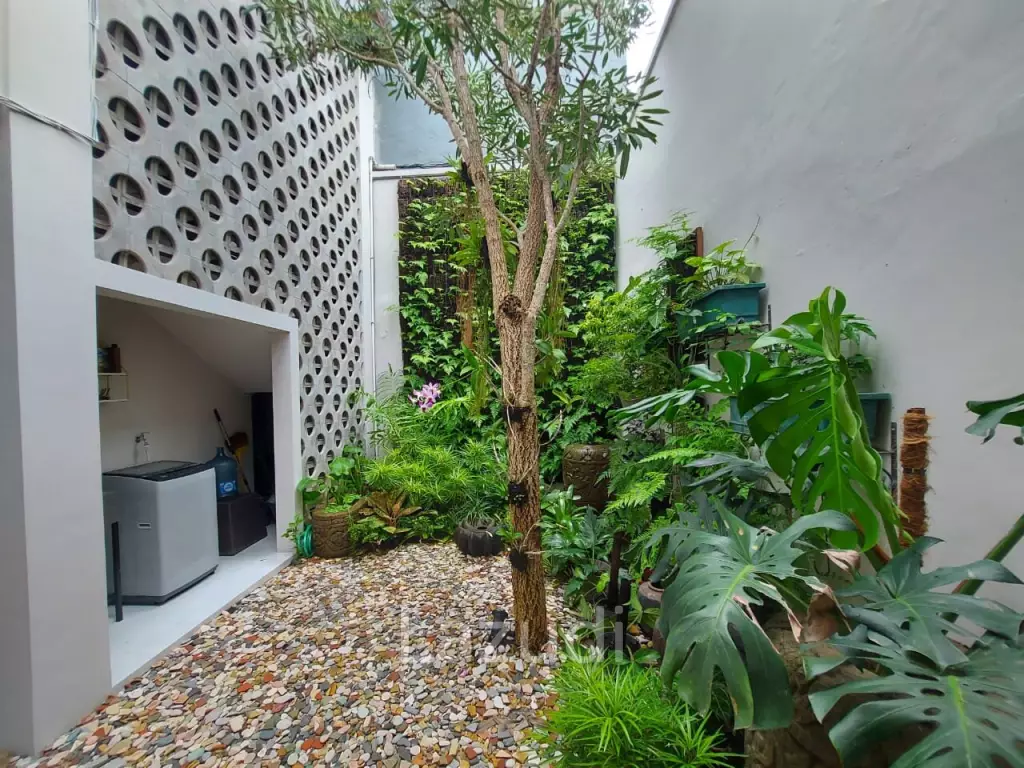 MODERN TROPICAL VILLA IN SEMINYAK: A BLEND OF COMFORT AND CONVENIENCE