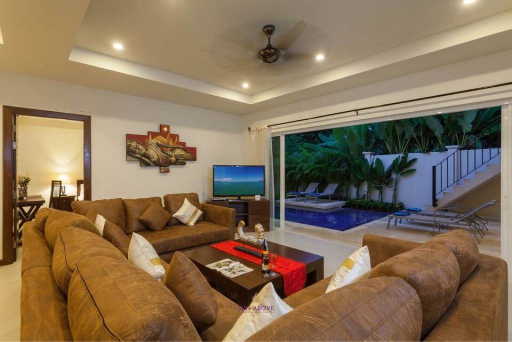 Beautiful Modern 5 bedroom villa in walking distance to Nai Harn beach,