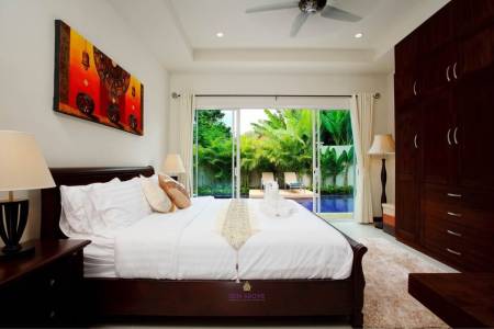 Beautiful Modern 5 bedroom villa in walking distance to Nai Harn beach,