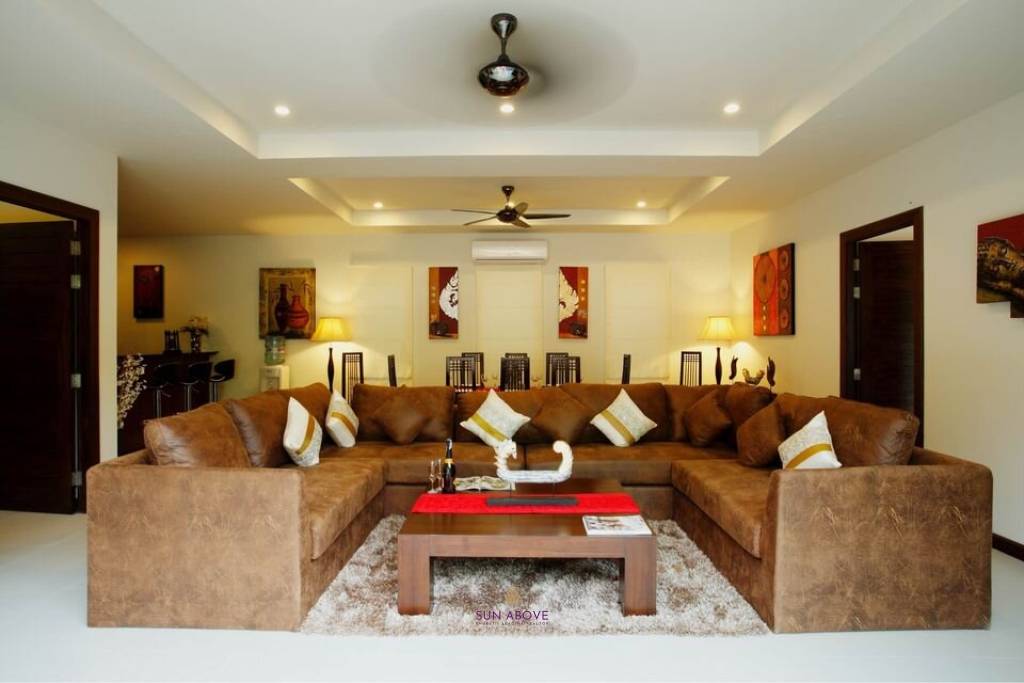 Beautiful Modern 5 bedroom villa in walking distance to Nai Harn beach,