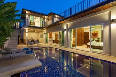 Beautiful Modern 5 bedroom villa in walking distance to Nai Harn beach,