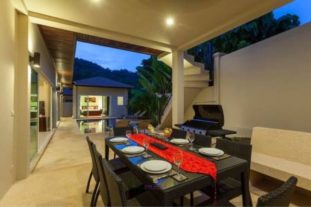 Beautiful Modern 5 bedroom villa in walking distance to Nai Harn beach,