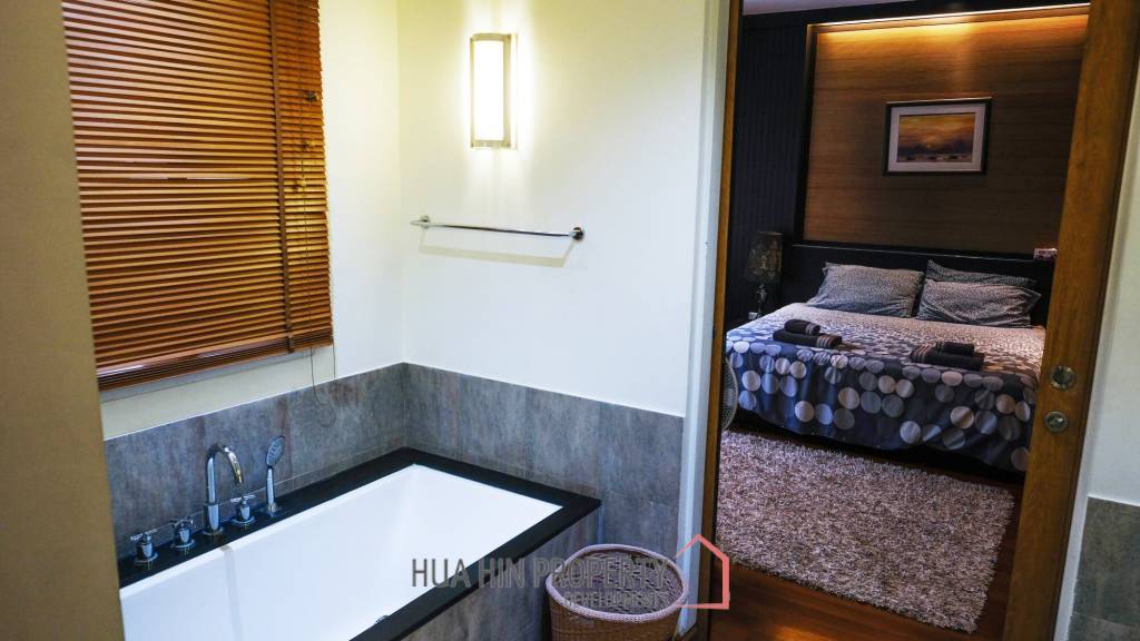 Blue Lagoon : 2 Bedroom Condo With Pool View