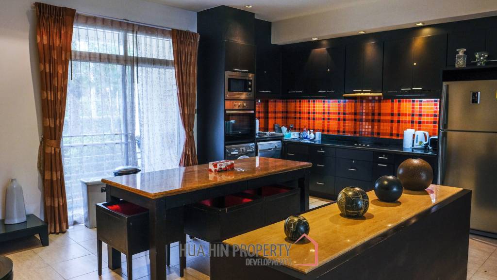 Blue Lagoon : 2 Bedroom Condo With Pool View
