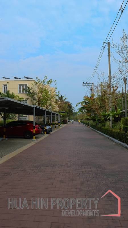 Blue Lagoon : 2 Bedroom Condo With Pool View