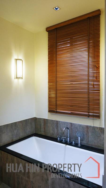 Blue Lagoon : 2 Bedroom Condo With Pool View