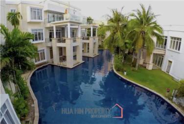 Blue Lagoon : 2 Bedroom Condo With Pool View