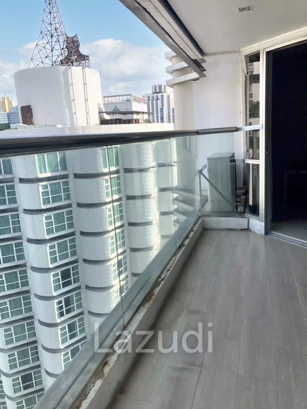 1 Bedroom 1 Bathroom 72 SQ.M Sukhumvit Suites