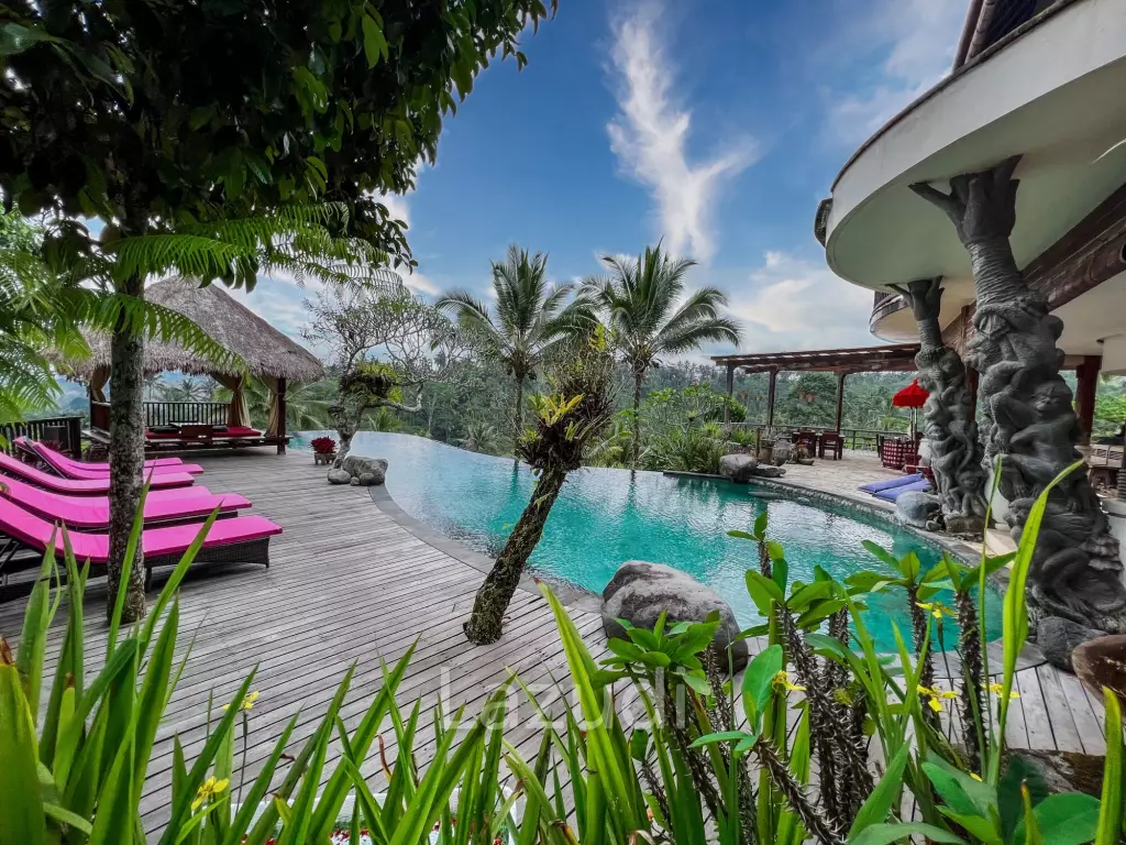 URGENT SALE!! BREATHTAKING UBUD RETREAT OVERLOOKING LUSH RICE PADDIES