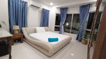 Spacious 3-Bedroom House in Pa Klok, Conveniently Located Near the Robinson Thalang