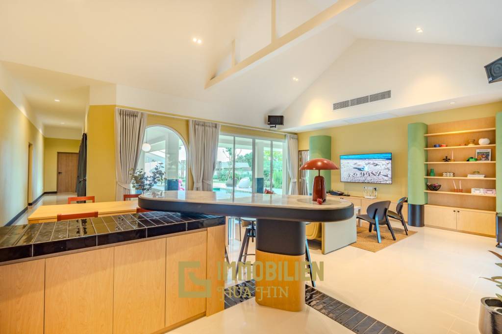 4 Beds 7 Baths 749 SQ.M Prime Villa Hua Hin