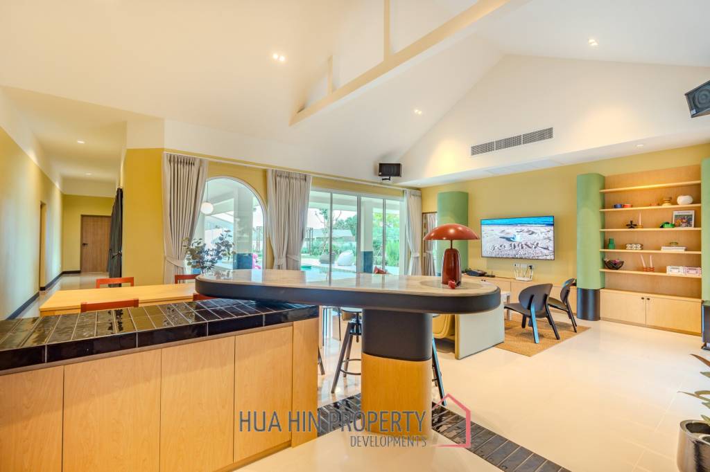 4 Beds 7 Baths 749 SQ.M Prime Villa Hua Hin