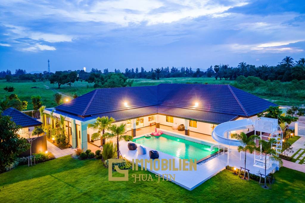 4 Beds 7 Baths 749 SQ.M Prime Villa Hua Hin