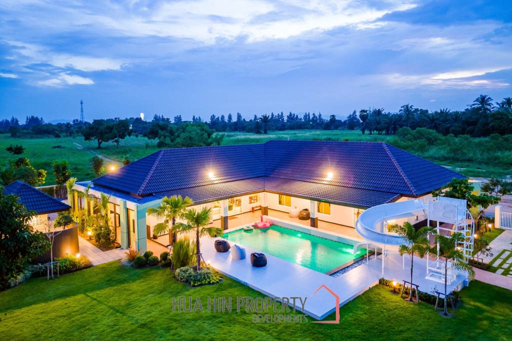 4 Beds 7 Baths 749 SQ.M Prime Villa Hua Hin