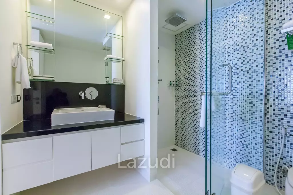 Studio Deluxe 34 SQ.M Oakwood Residence Sukhumvit 24