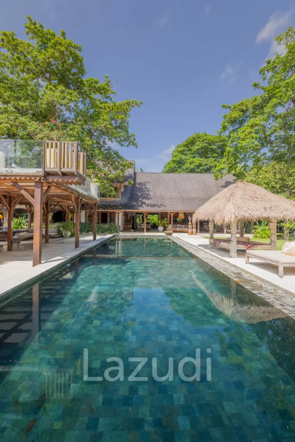 EXPANSIVE LUXURY VILLA : A HAVEN OF MODERN COMFORT