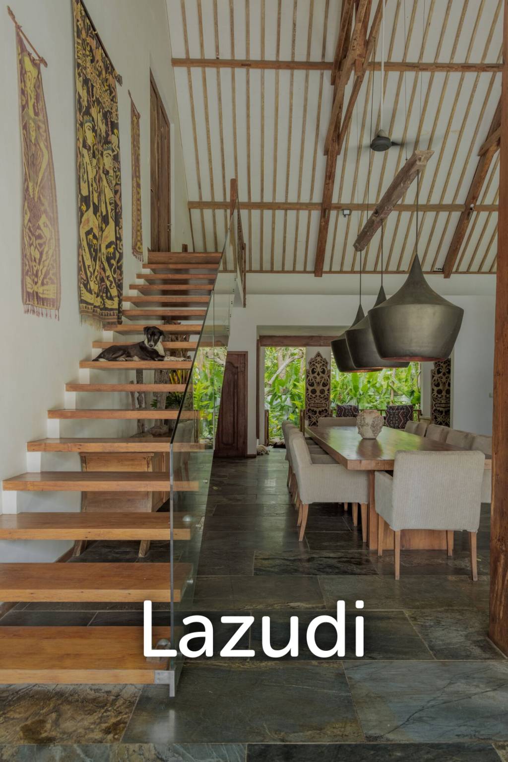 EXPANSIVE LUXURY VILLA : A HAVEN OF MODERN COMFORT