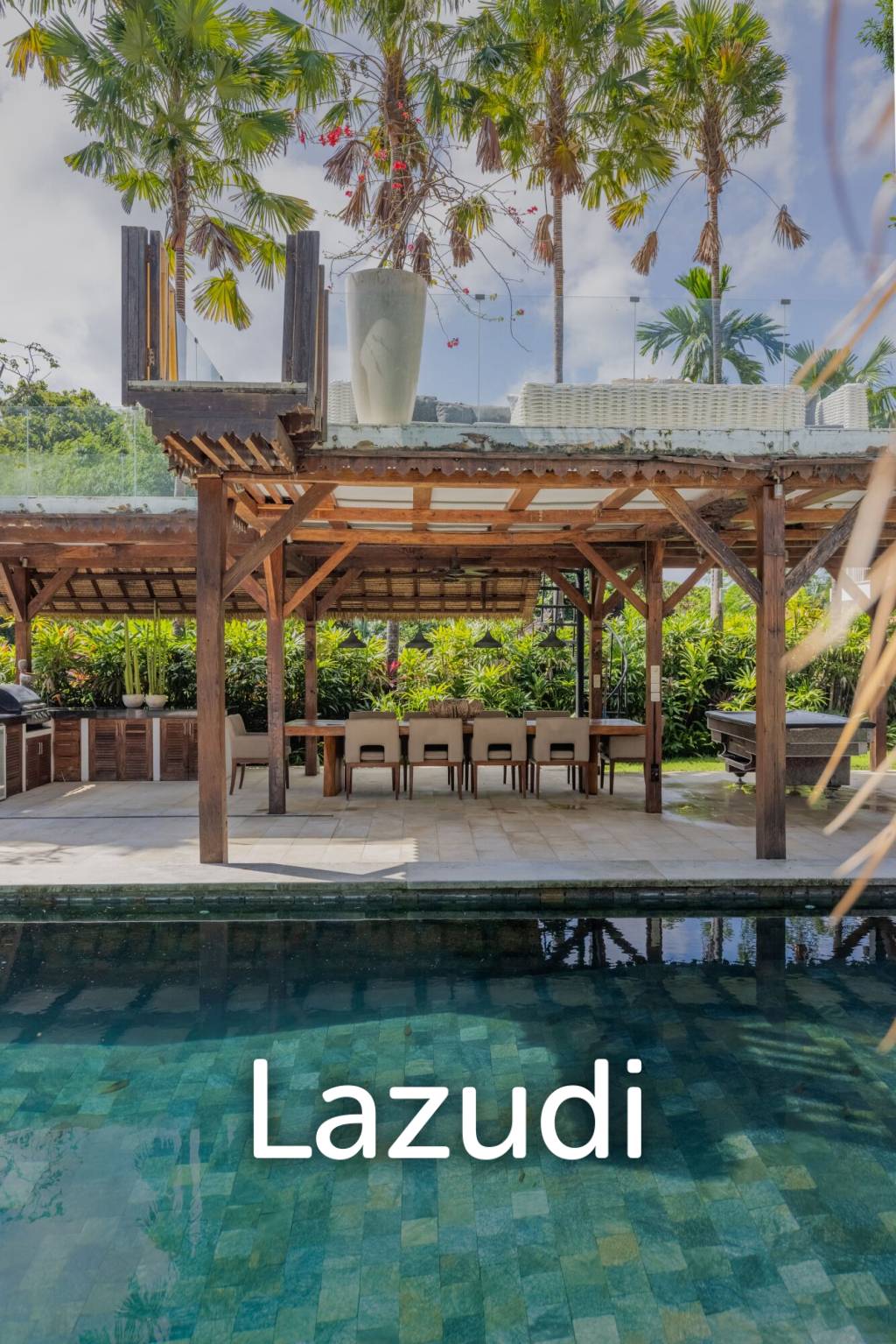 EXPANSIVE LUXURY VILLA : A HAVEN OF MODERN COMFORT