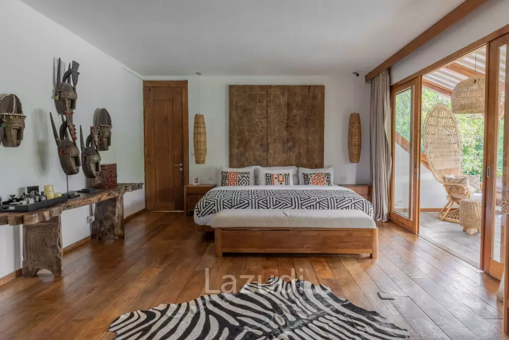 EXPANSIVE LUXURY VILLA : A HAVEN OF MODERN COMFORT