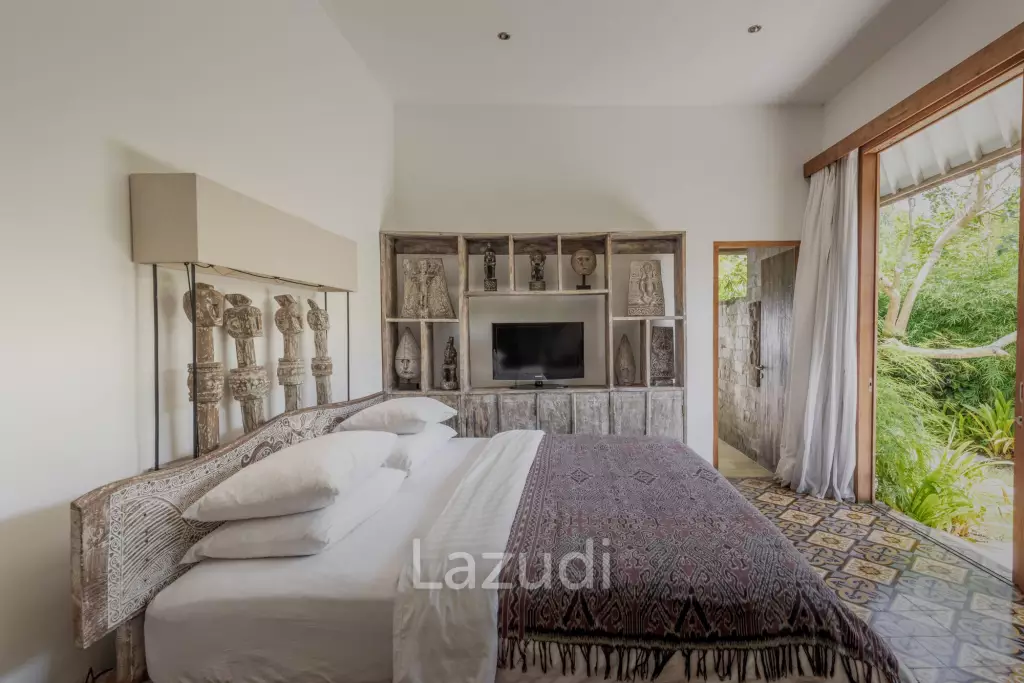 EXPANSIVE LUXURY VILLA : A HAVEN OF MODERN COMFORT