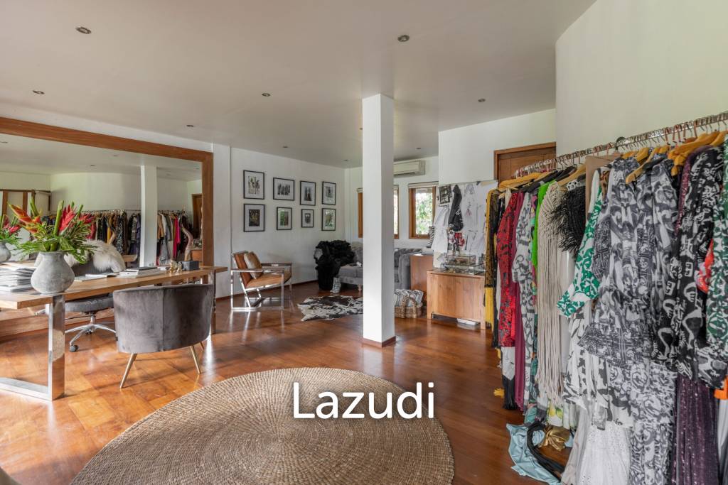 EXPANSIVE LUXURY VILLA : A HAVEN OF MODERN COMFORT