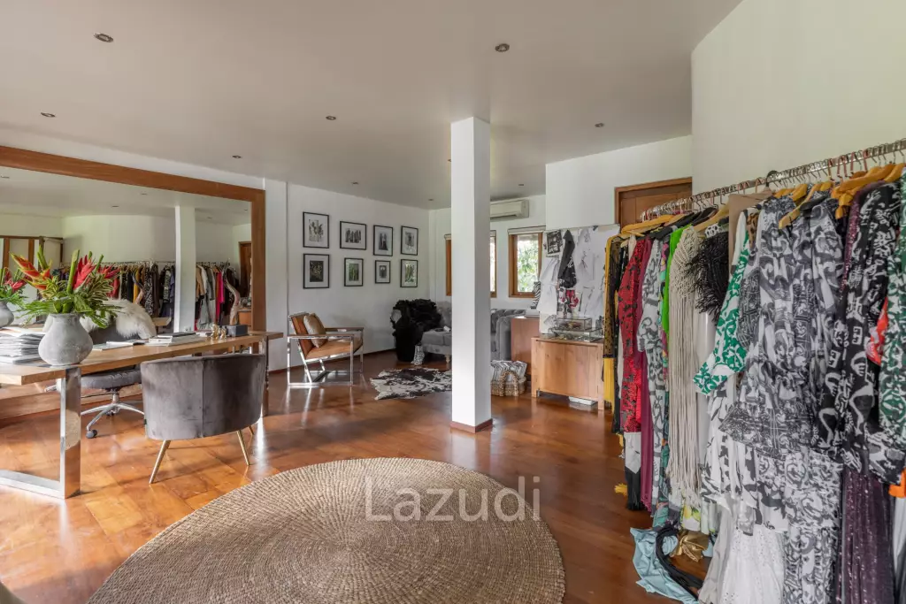 EXPANSIVE LUXURY VILLA : A HAVEN OF MODERN COMFORT