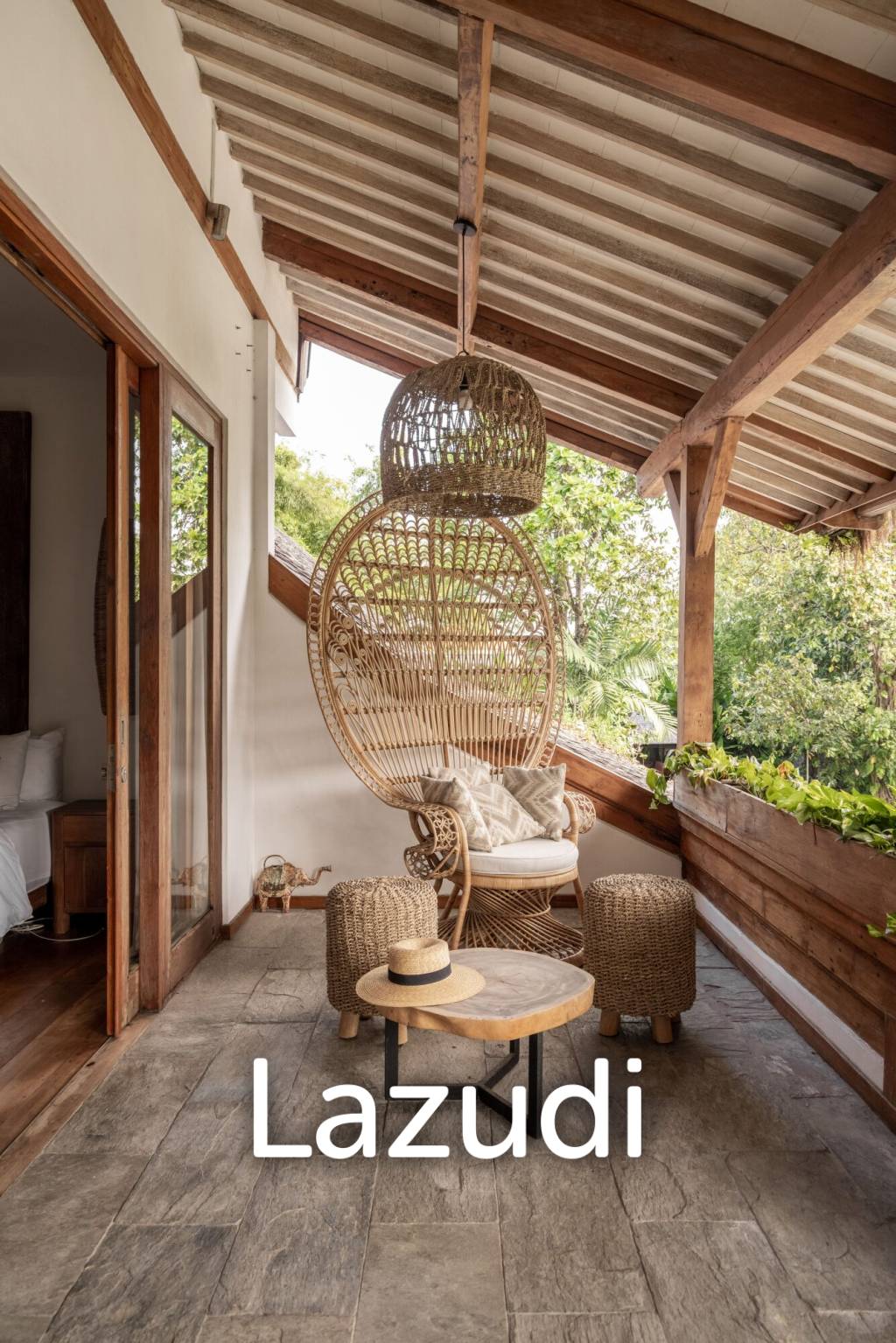 EXPANSIVE LUXURY VILLA : A HAVEN OF MODERN COMFORT