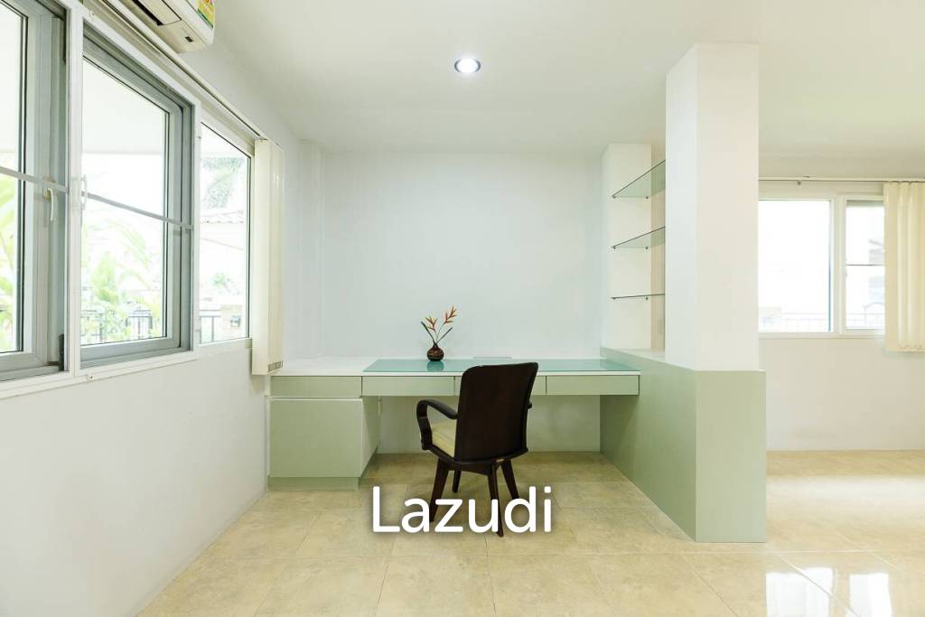 4 bed 3 bath house with 200 m2 living area for rent