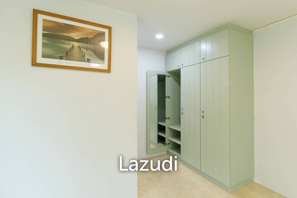 4 bed 3 bath house with 200 m2 living area for rent