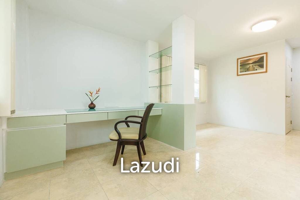 4 bed 3 bath house with 200 m2 living area for rent