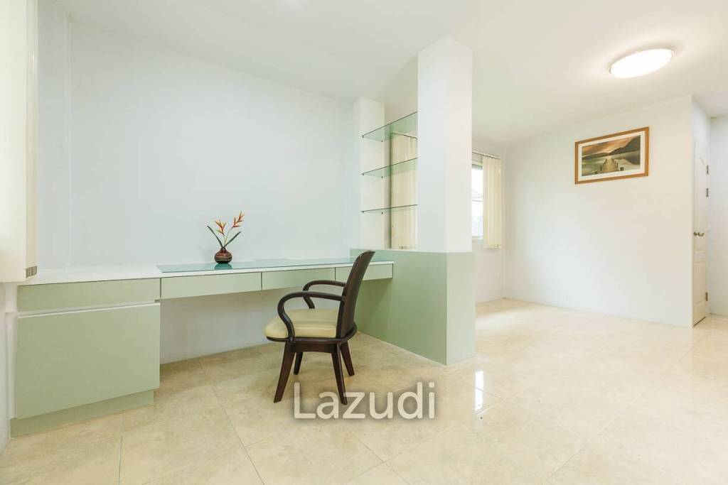 4 bed 3 bath house with 200 m2 living area for rent