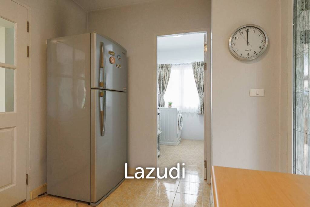 4 bed 3 bath house with 200 m2 living area for rent