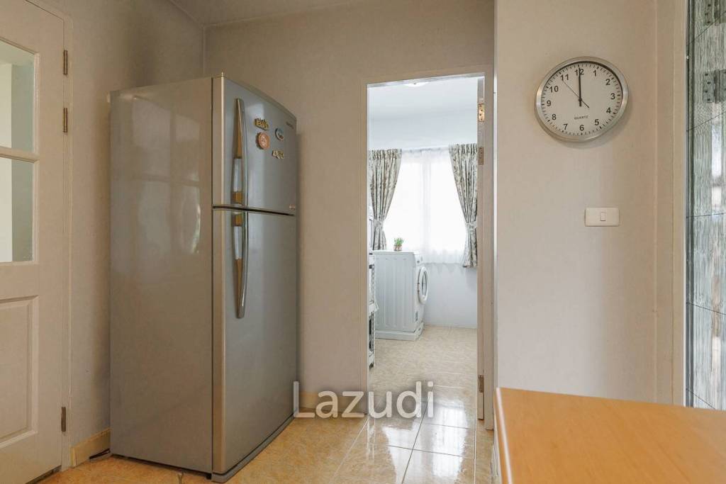 4 bed 3 bath house with 200 m2 living area for rent