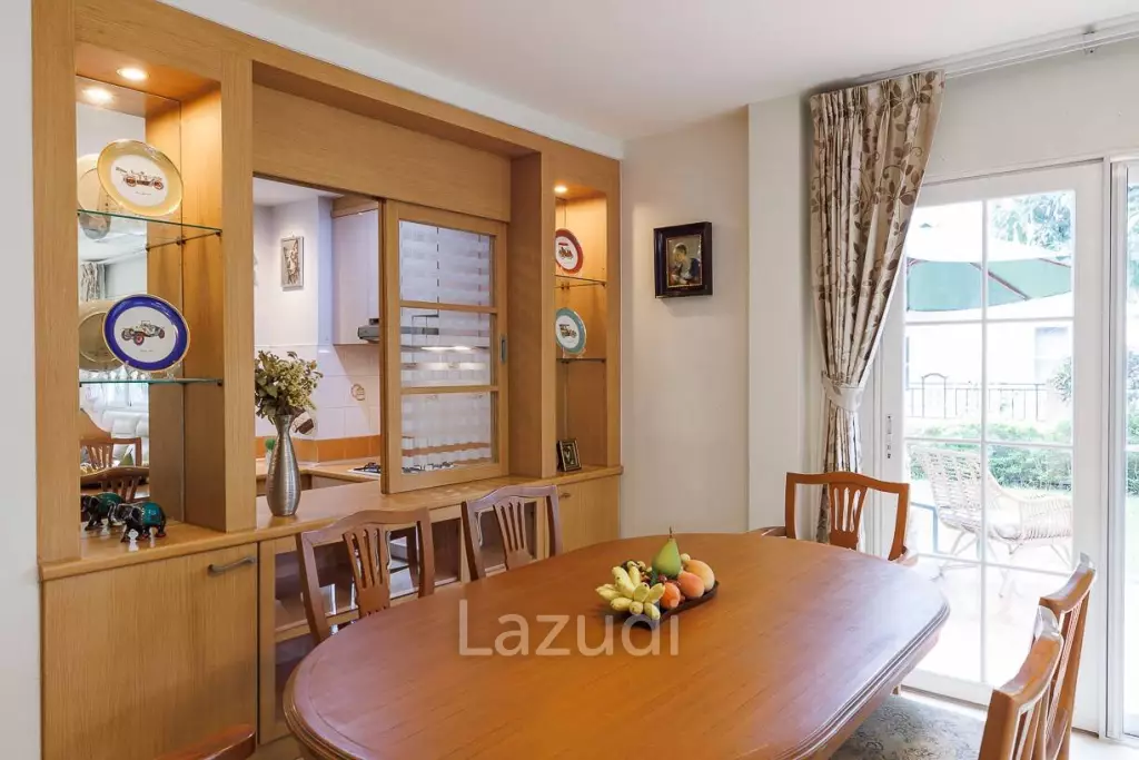4 bed 3 bath house with 200 m2 living area for rent
